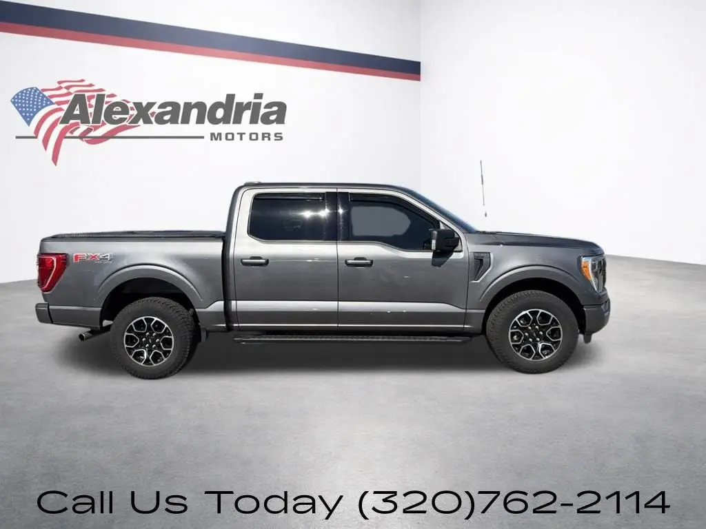 2022 Ford F-150 XLT 4WD SuperCrew 5-1/2' Box photo 5