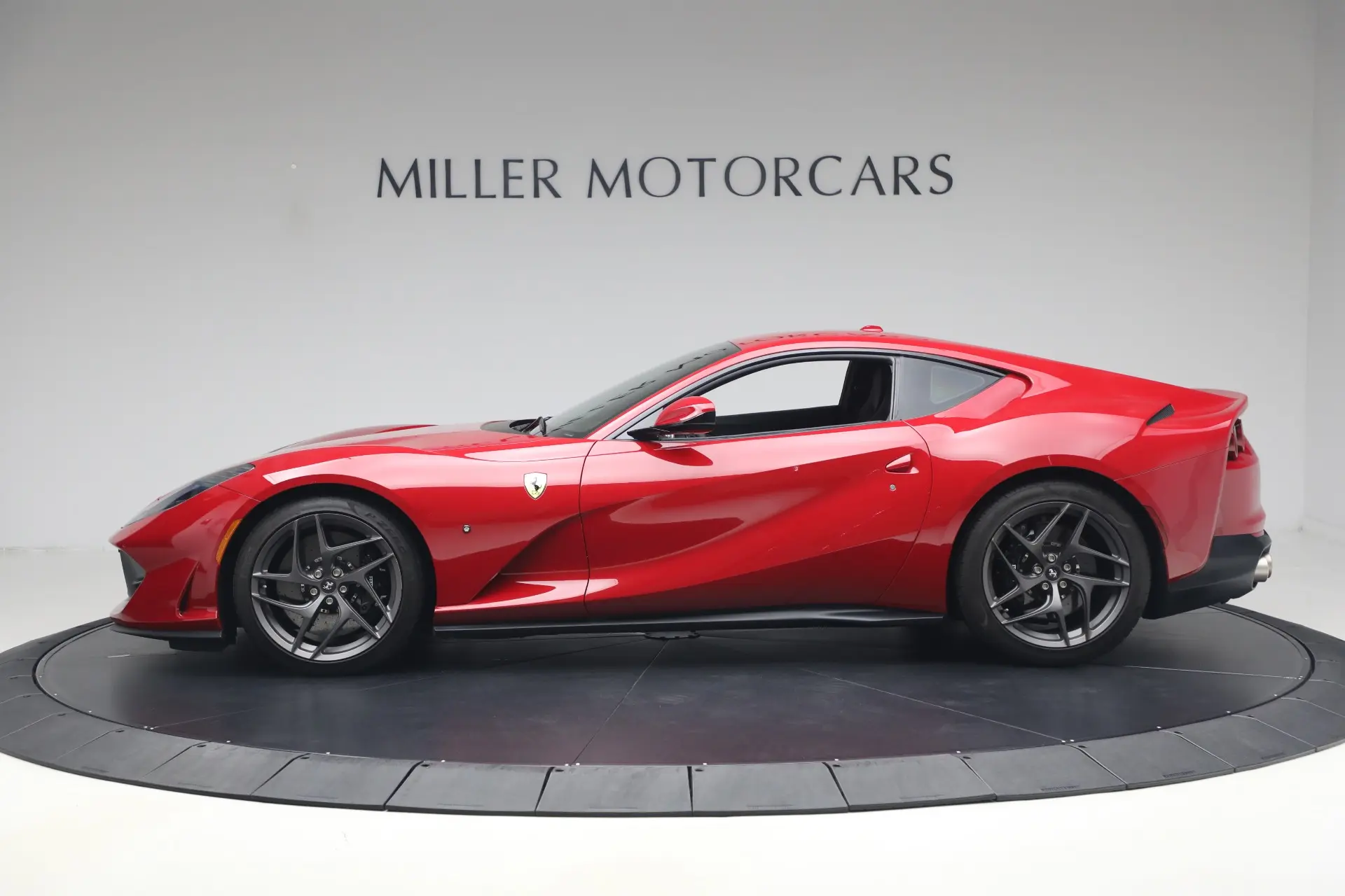 2018 Ferrari 812 Base photo 3