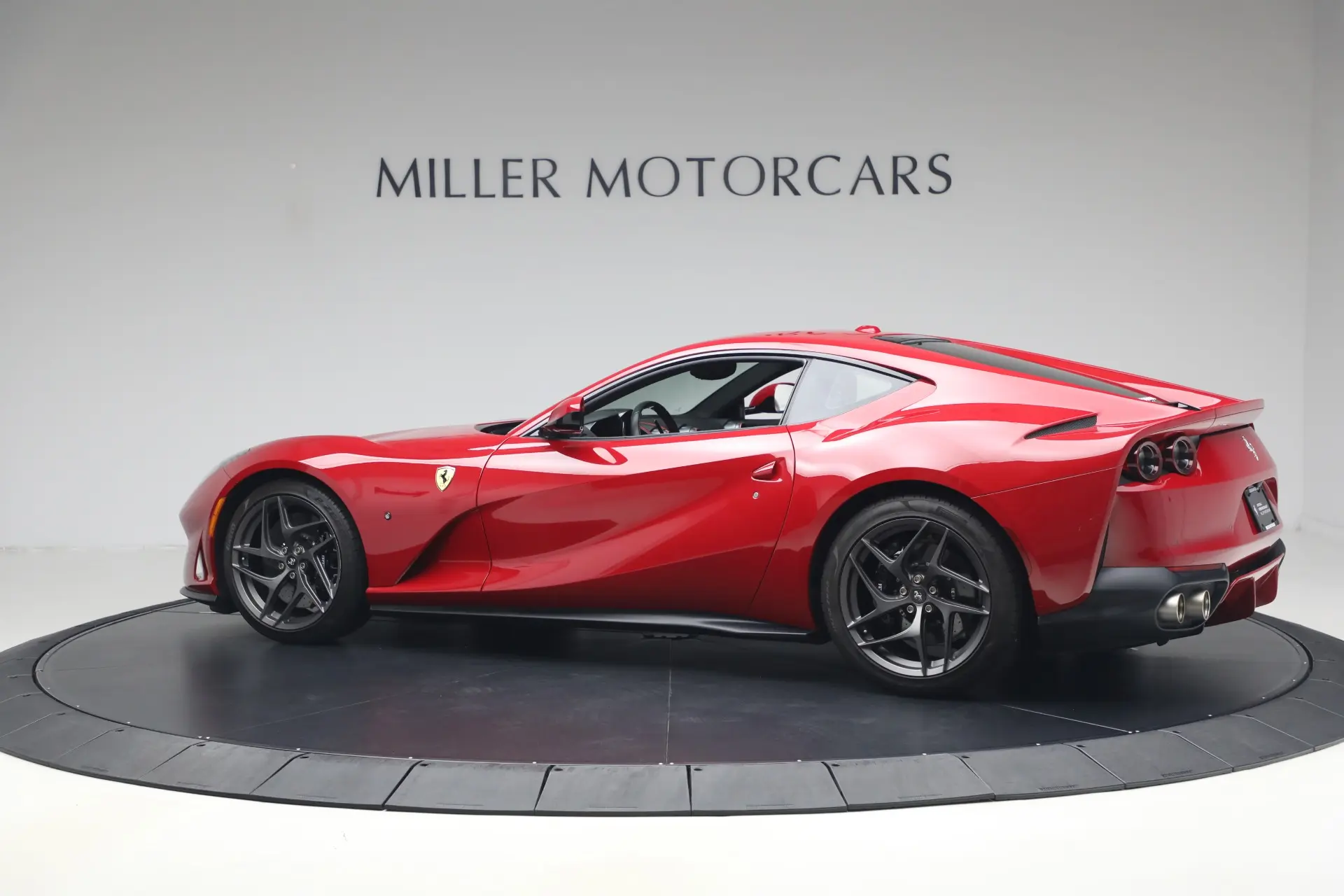 2018 Ferrari 812 Base photo 4