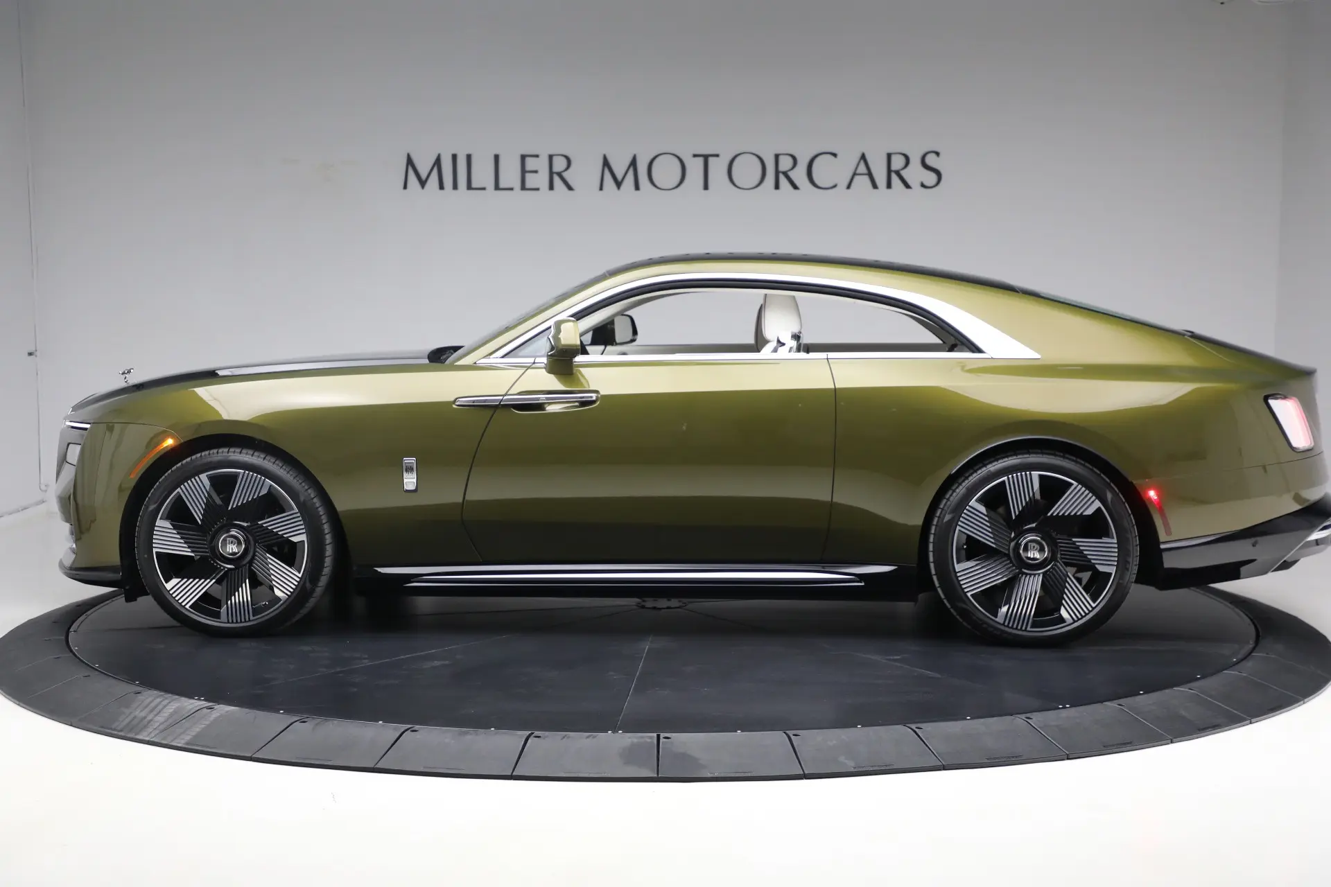2025 Rolls-Royce Spectre Base photo 3