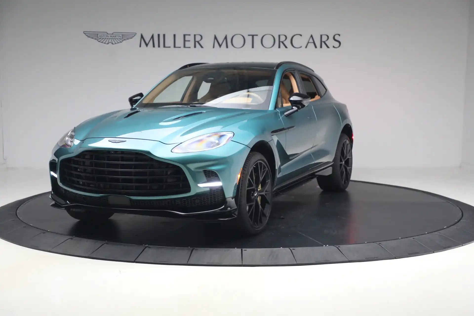 2025 Aston Martin DBX 4.0 V8 707 AWD's photo