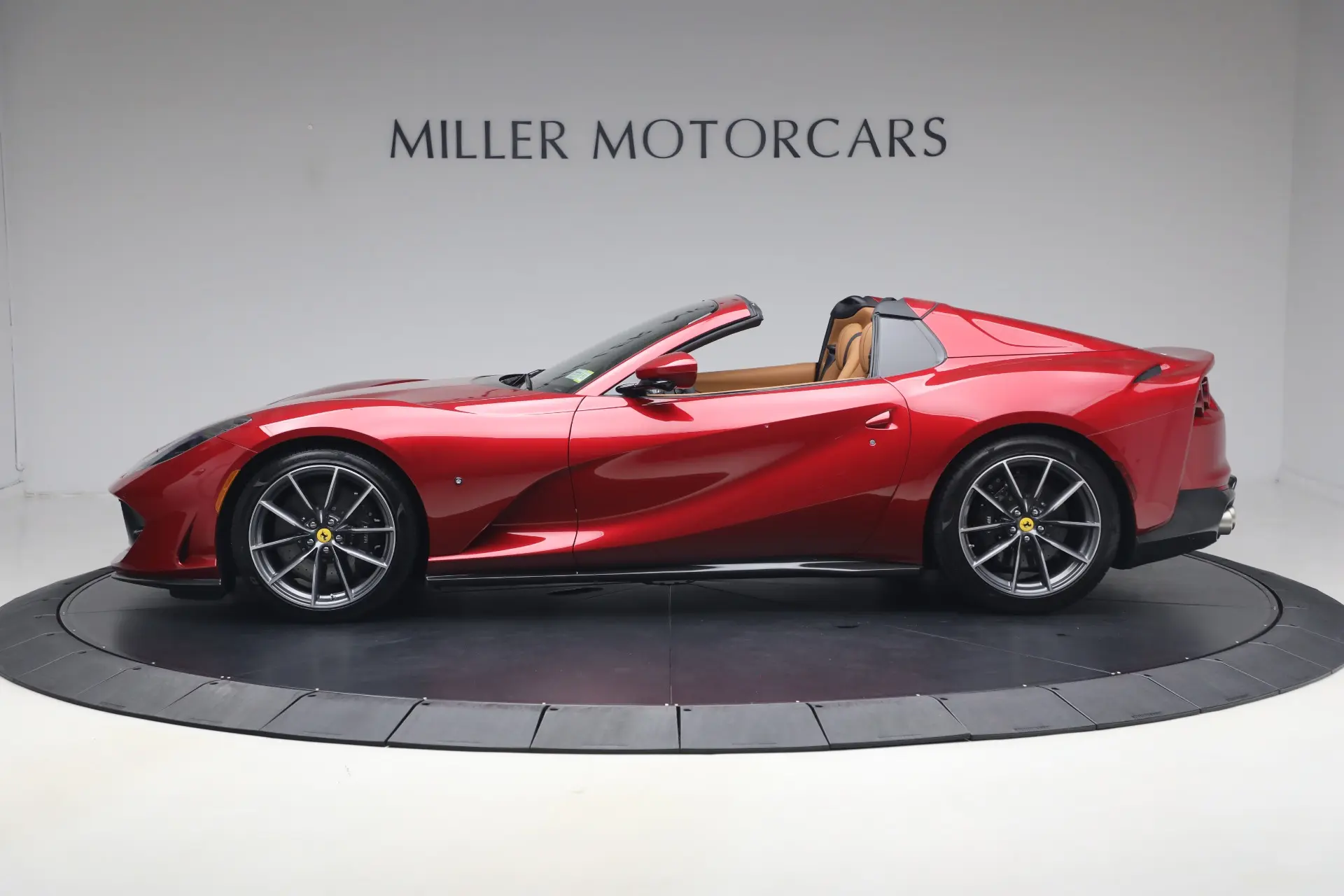 2023 Ferrari 812 Base photo 3