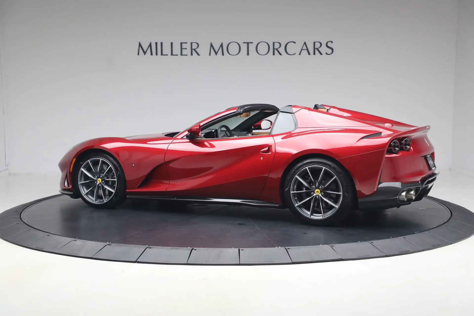2023 Ferrari 812 Base photo 4