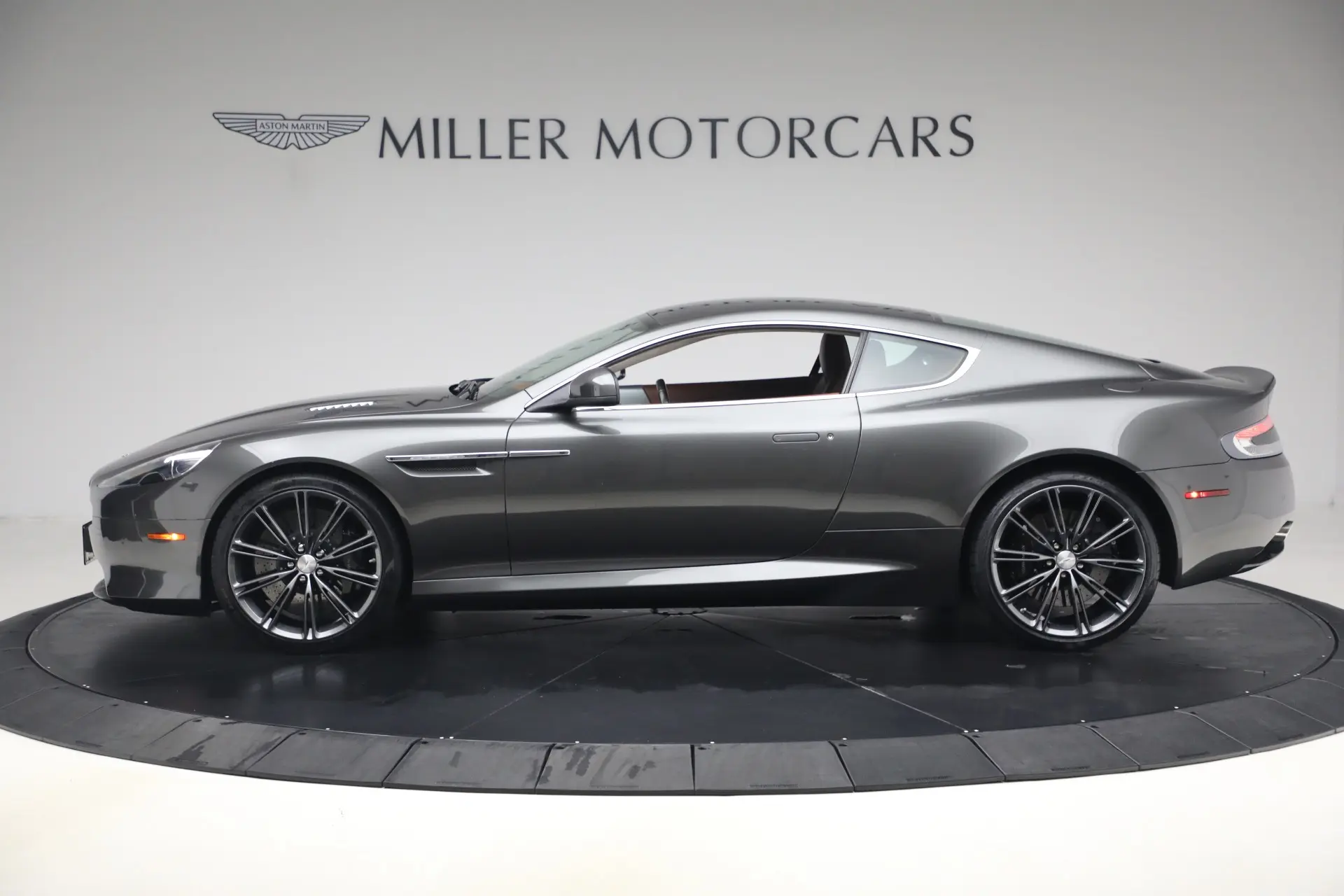 2014 Aston Martin DB9 Coupe Touchtronic photo 3