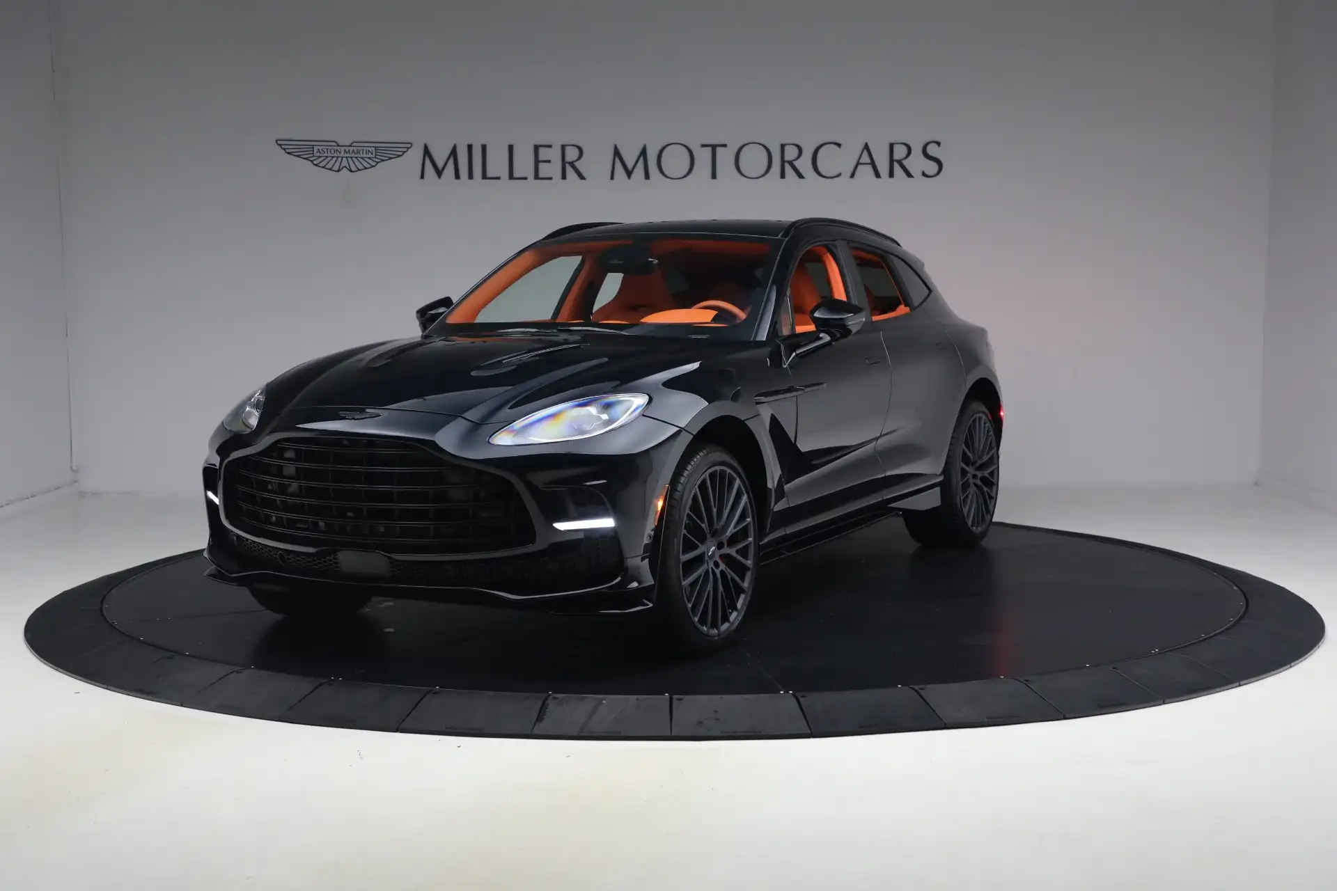 2025 Aston Martin DBX 4.0 V8 707 AWD's photo