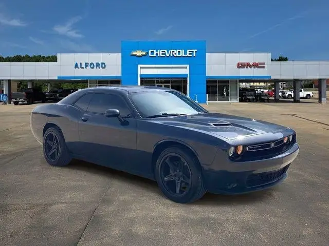 2017 Dodge Challenger SXT photo 1