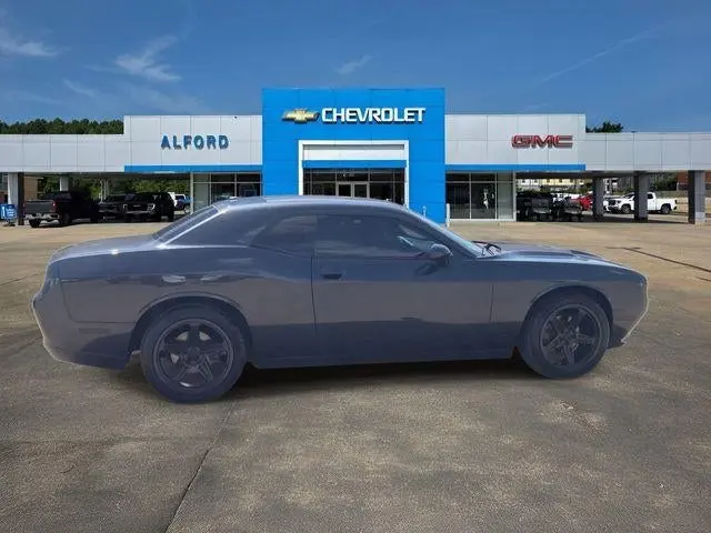 2017 Dodge Challenger SXT photo 3