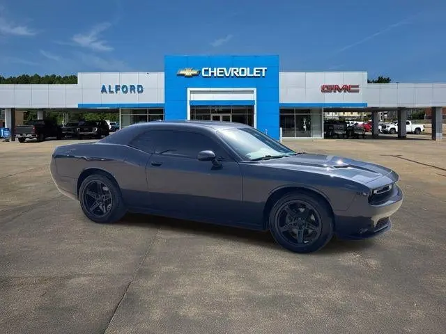 2017 Dodge Challenger SXT photo 4