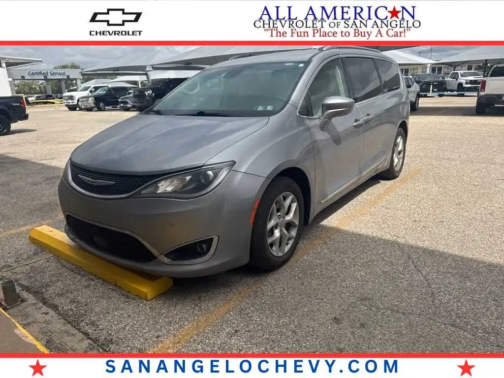 2020 Chrysler Pacifica Touring L Plus's photo