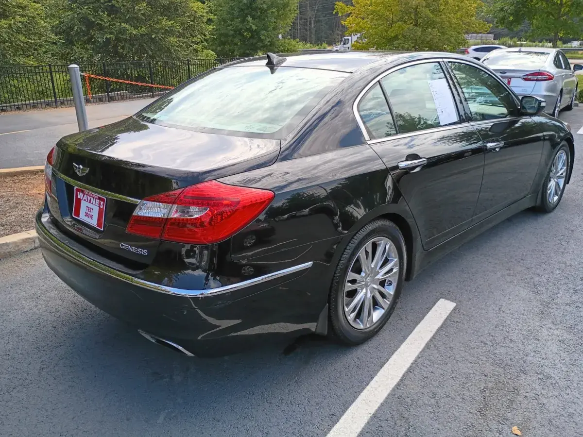 2013 Hyundai Genesis 3.8 photo 5