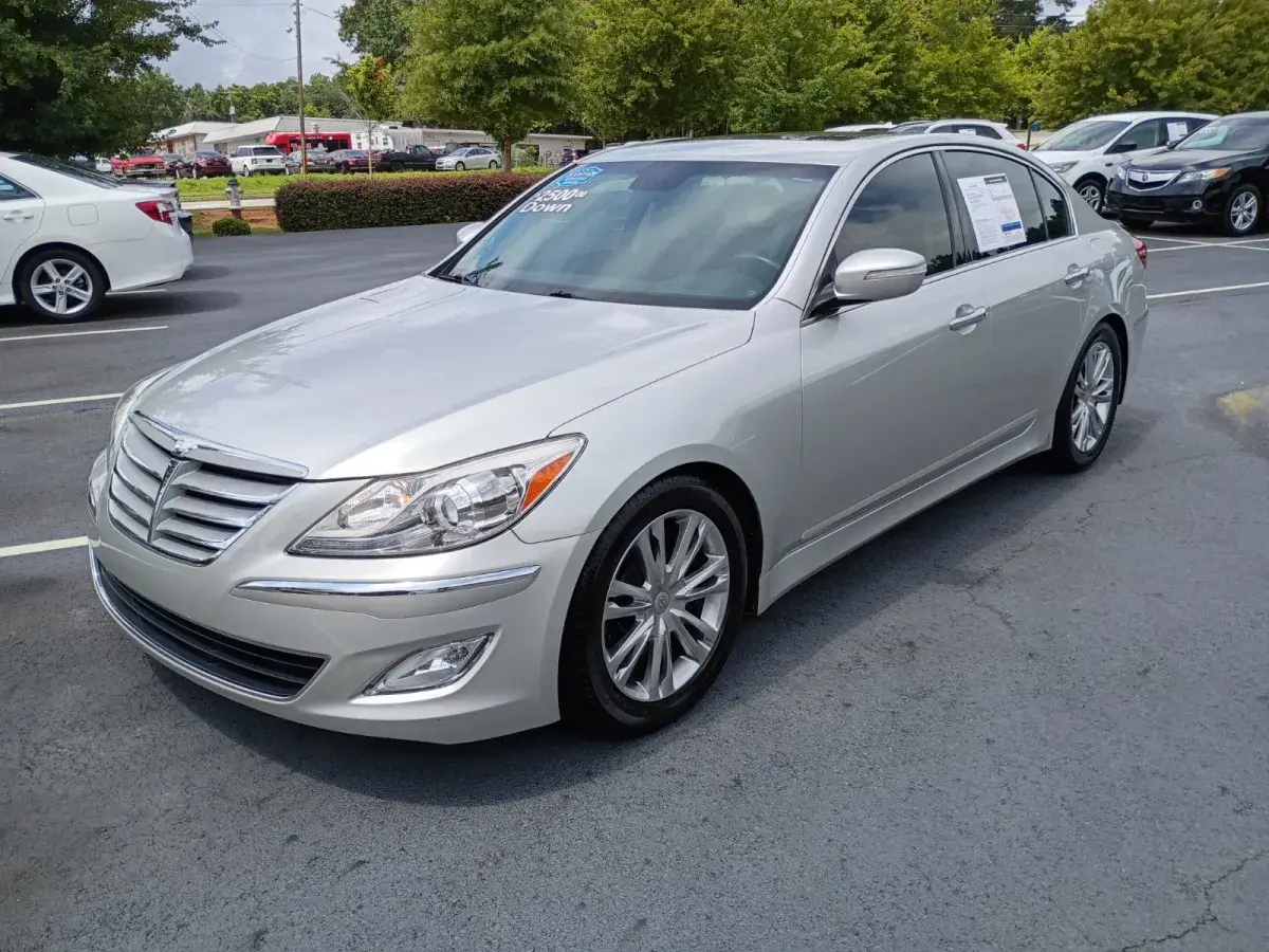 2013 Hyundai Genesis 3.8 photo 3