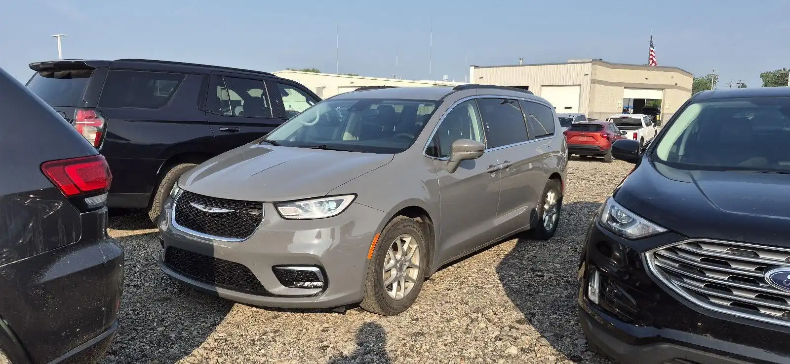 2022 Chrysler Pacifica Touring L's photo
