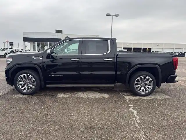 2023 GMC Sierra 4WD Crew Cab Short Box Denali's photo