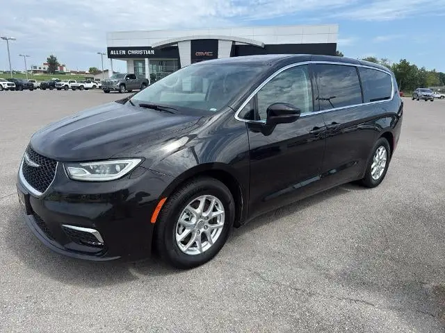 2023 Chrysler Pacifica Touring L photo 1