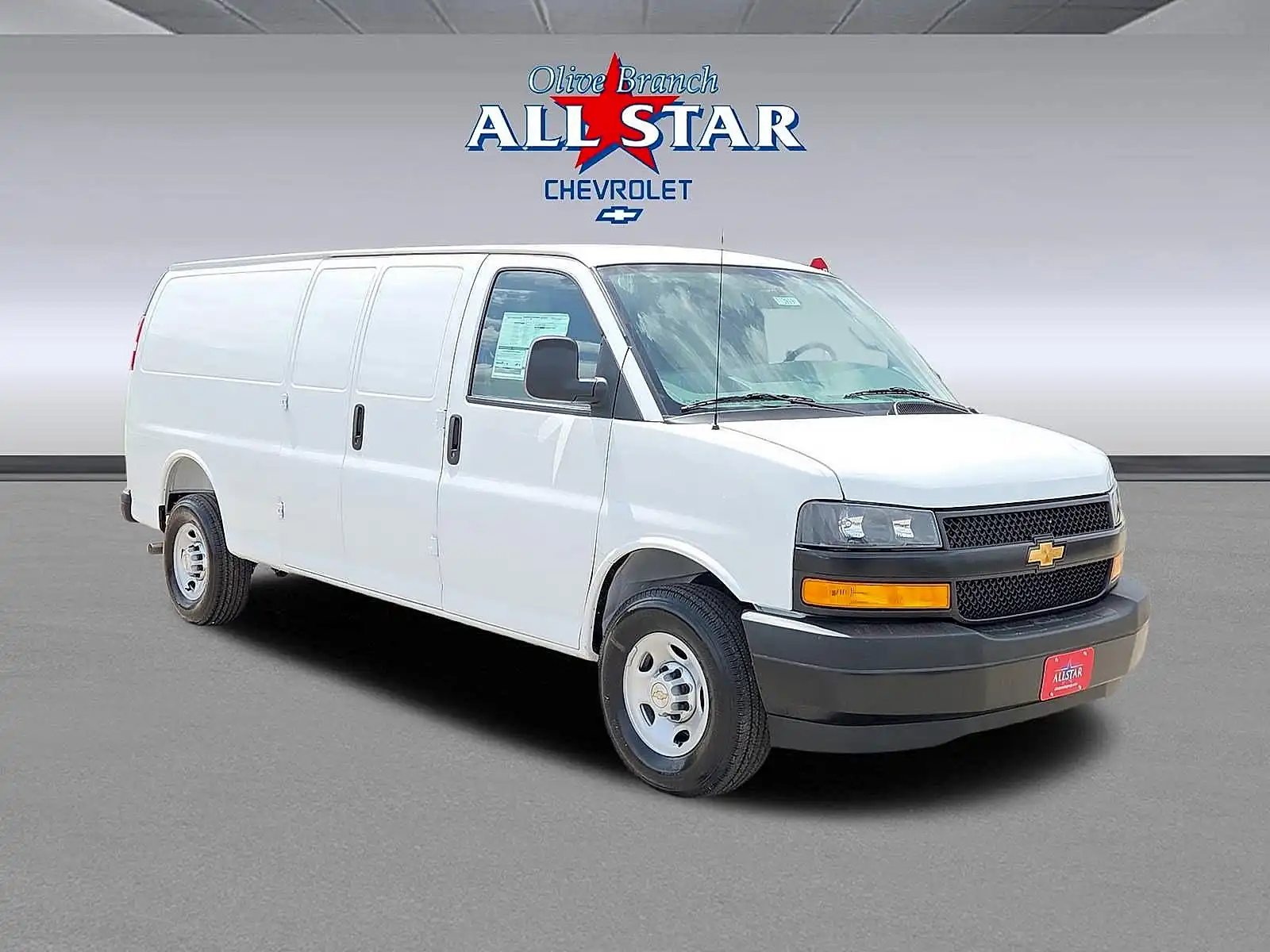 2026 Chevrolet Express 2500 Extended Work Van HD's photo