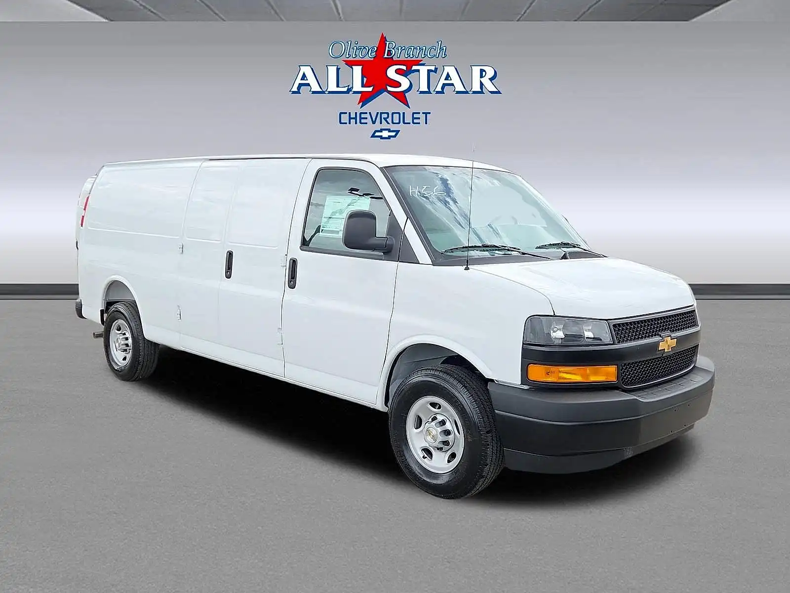 2026 Chevrolet Express 2500 Extended Work Van HD's photo