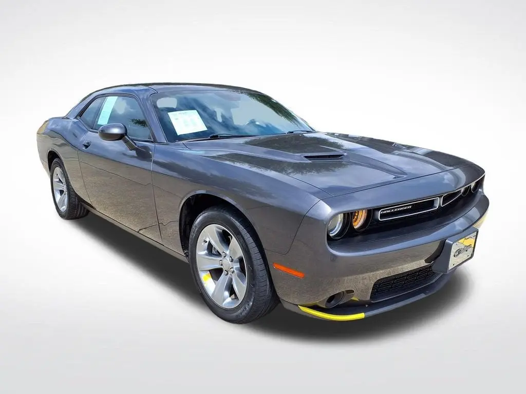 2021 Dodge Challenger SXT Auto photo 3