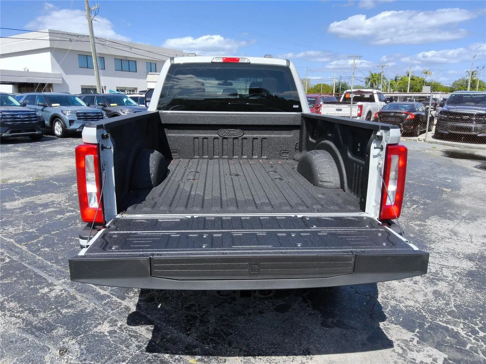 2026 Ford F-250 XL 4WD Crew Cab 6-3/4' Box photo 4