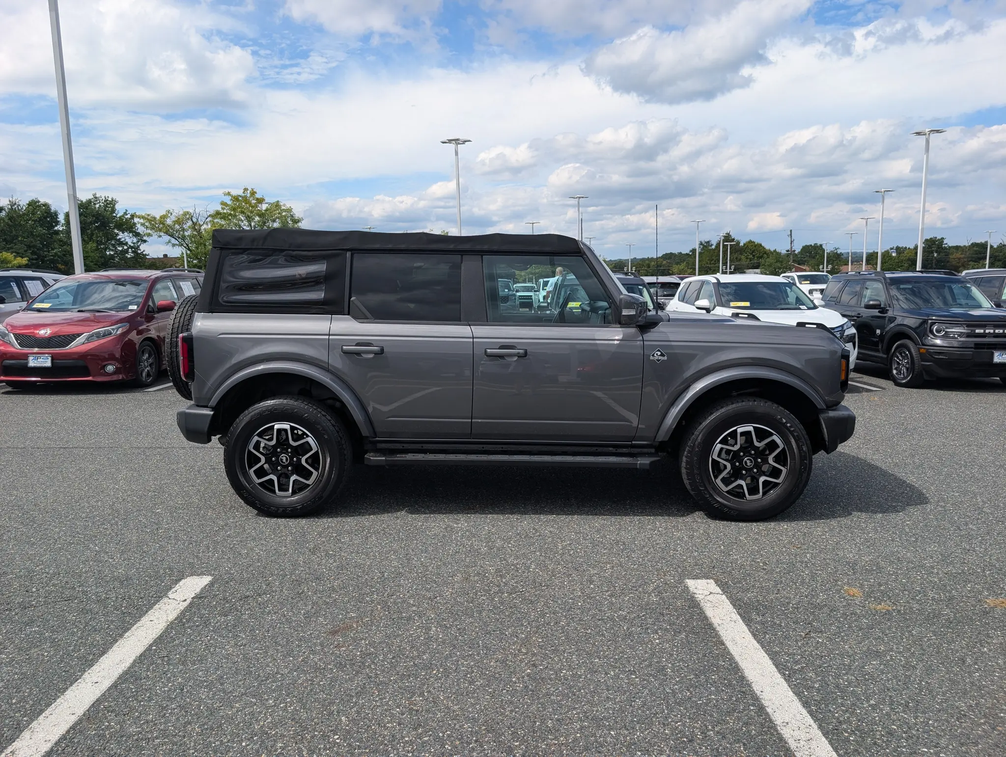 2021 Ford Bronco Outer Banks 4WD Advanced photo 3