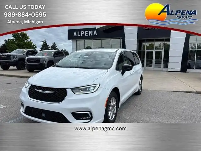2024 Chrysler Pacifica Touring L's photo
