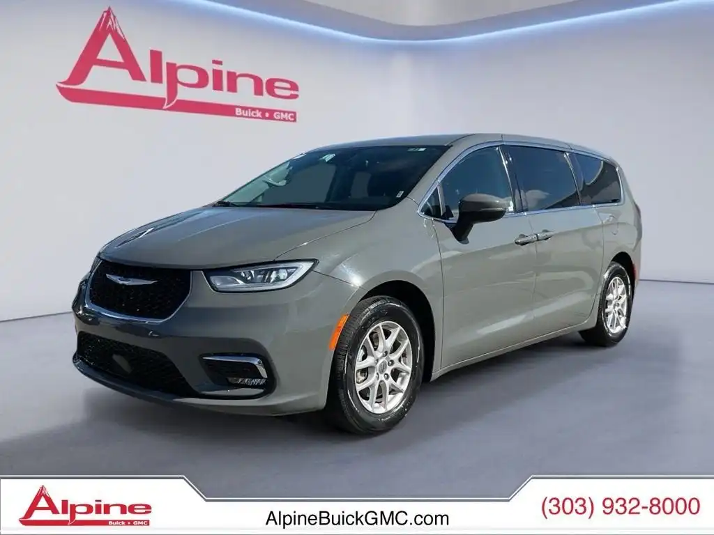2023 Chrysler Pacifica Touring L's photo