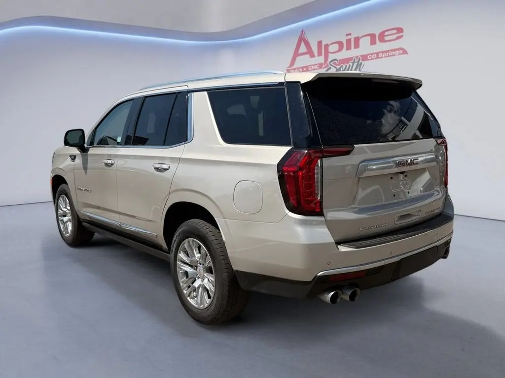 2023 GMC Yukon Denali photo 3