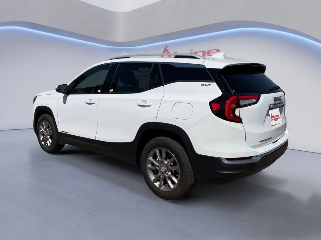 2024 GMC Terrain SLT AWD photo 3