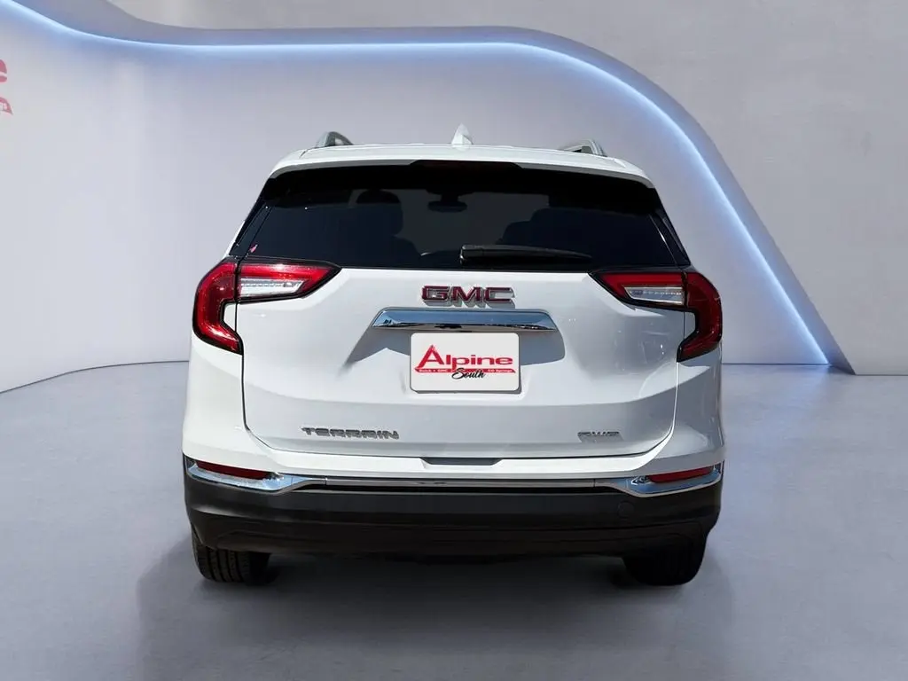 2024 GMC Terrain SLT AWD photo 4