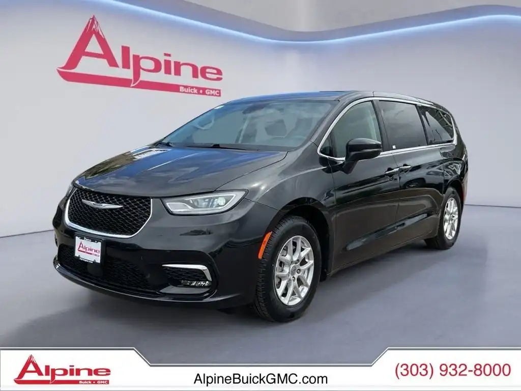2023 Chrysler Pacifica Touring L's photo