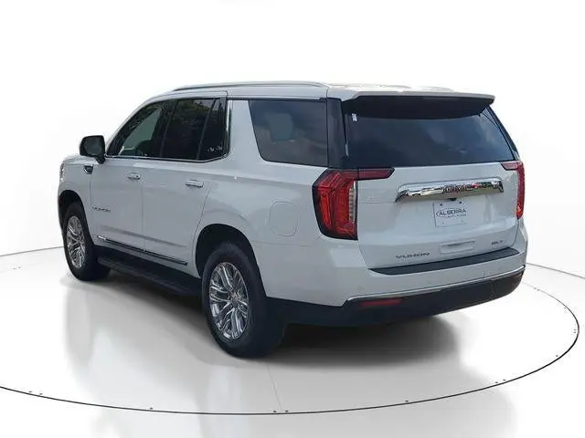 2023 GMC Yukon 4WD SLT photo 3