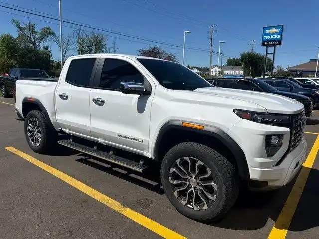 2024 GMC Canyon Denali 4WD Crew Cab Short Box's photo