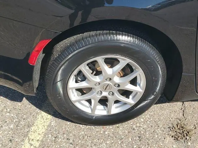 2025 Chrysler Pacifica Select photo 5