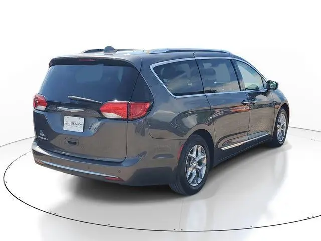 2017 Chrysler Pacifica Limited photo 4