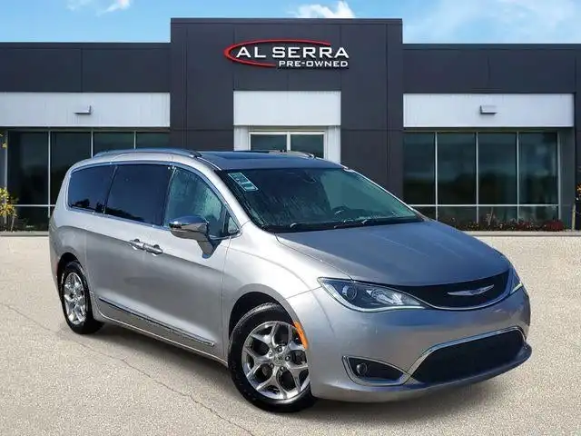 2019 Chrysler Pacifica Limited's photo