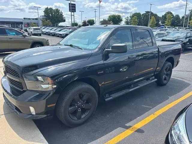 2018 RAM 1500 Express 4x4 Crew Cab 5'7's photo