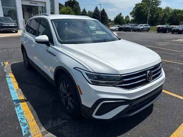 2023 Volkswagen Tiguan 2.0T SE 4Motion's photo