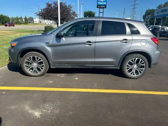 2019 Mitsubishi Outlander Sport 2.0 ES 2WD CVT's photo