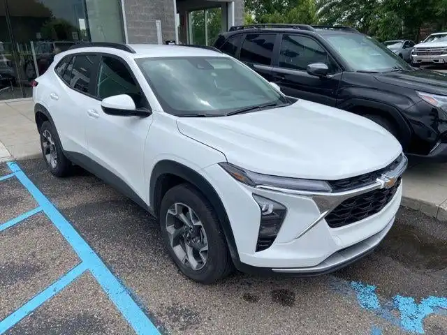 2025 Chevrolet Trax LT's photo