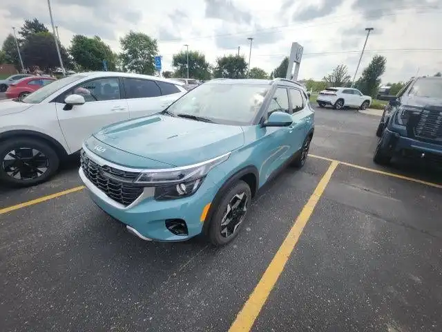 2025 Kia Seltos EX AWD's photo