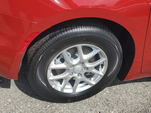 2027 Chrysler Pacifica Select photo 5