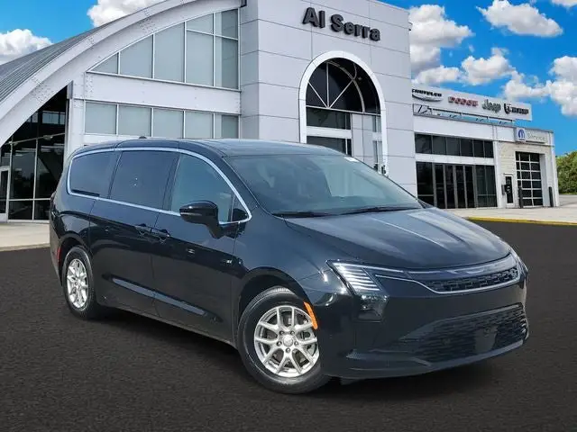 2027 Chrysler Pacifica Select photo 1
