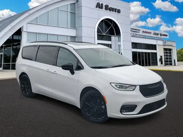 2026 Chrysler Pacifica Select's photo