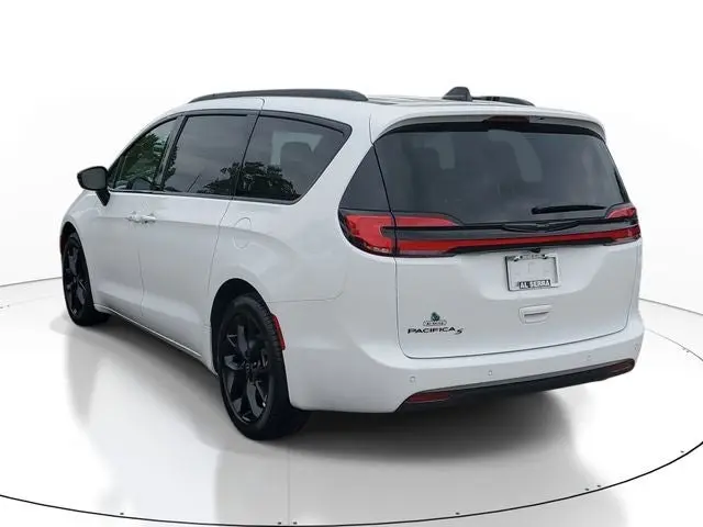 2026 Chrysler Pacifica Select photo 3