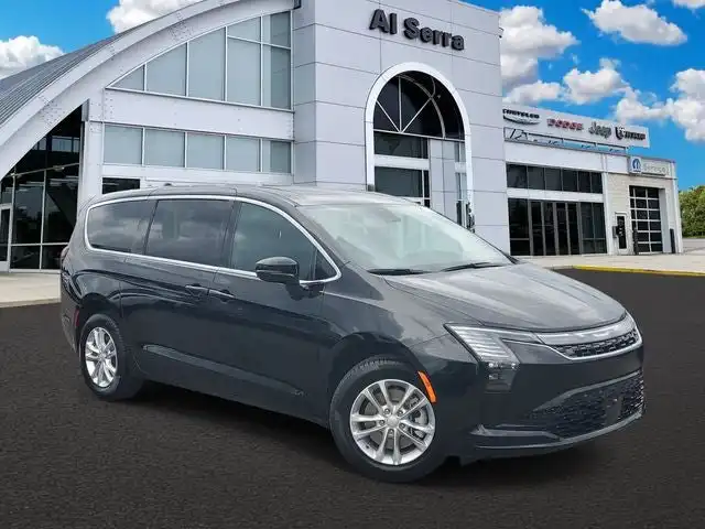2027 Chrysler Pacifica Select AWD's photo