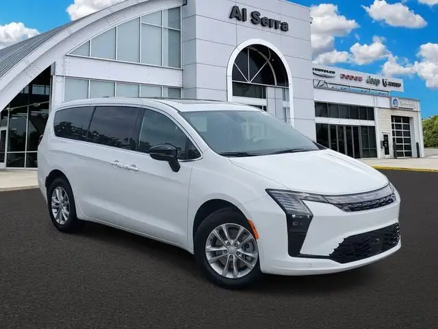2027 Chrysler Pacifica Select AWD photo 1