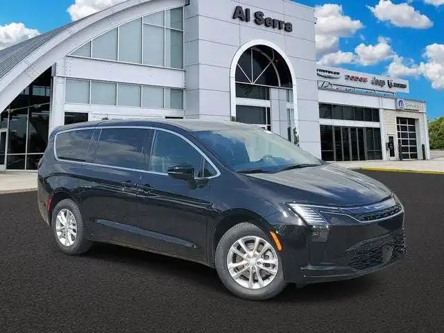 2027 Chrysler Pacifica Select AWD's photo