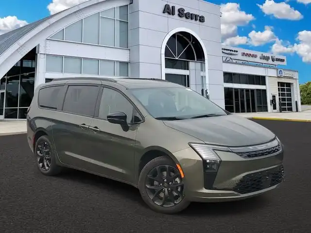 2027 Chrysler Pacifica Limited AWD's photo