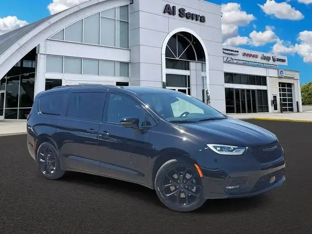 2026 Chrysler Pacifica Limited AWD's photo