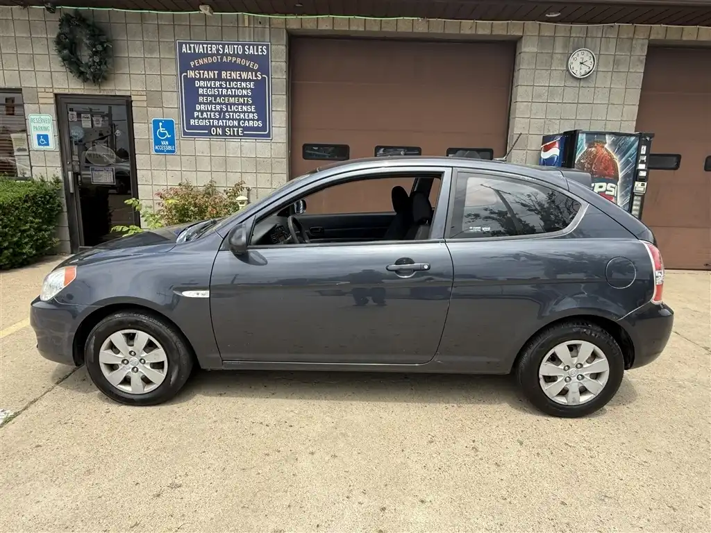 2011 Hyundai Accent GL 3-Door 5-Speed Manual's photo