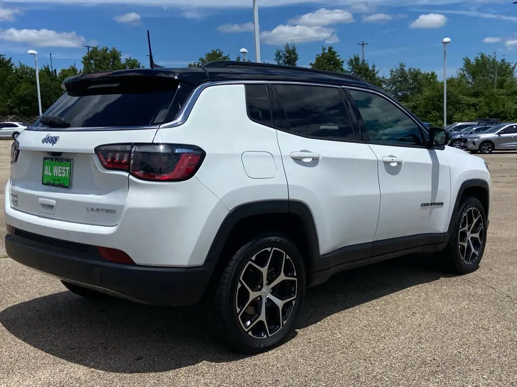 2024 Jeep Compass Limited 4X4 photo 3